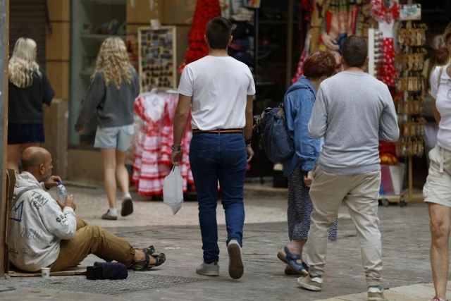 Málaga al borde del abismo: el 34,3% de su población vive en pobreza o exclusión social