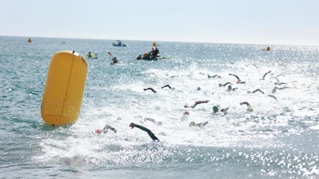 Mueren dos deportistas durante el triatlón de Torremolinos