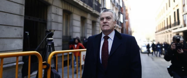 La denuncia del PP contra el PSOE está firmada por el acusado de destruir los papeles de Bárcenas