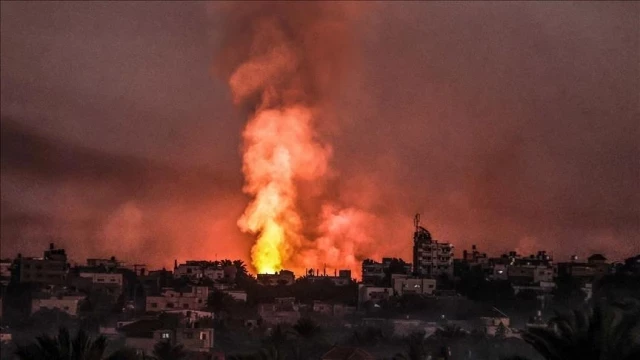 33 palestinos muertos en ataques aéreos israelíes contra varias viviendas cerca de Yabalia, en el norte de Gaza (EN)