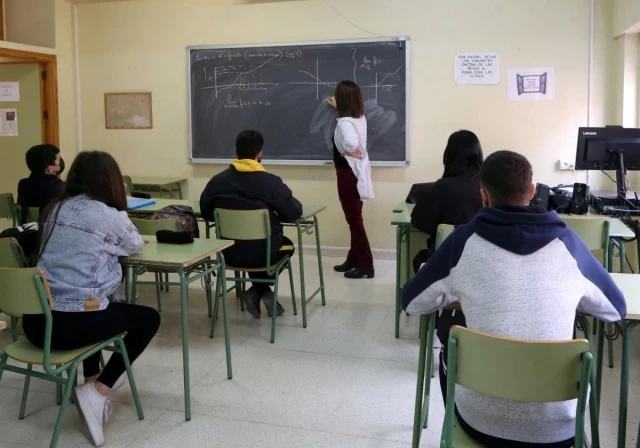 Indignación por la contratación de docentes de Dibujo e Infantil para impartir Matemáticas