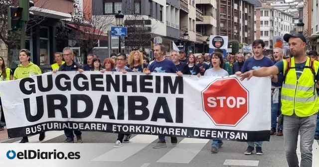 Clamor de miles de personas en las calles de Gernika contra el nuevo Guggenheim proyectado en Urdaibai