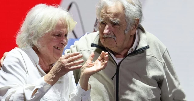 Pepe Mujica interviene por sorpresa en el cierre de campaña de su partido: "Hasta siempre, les doy mi corazón"