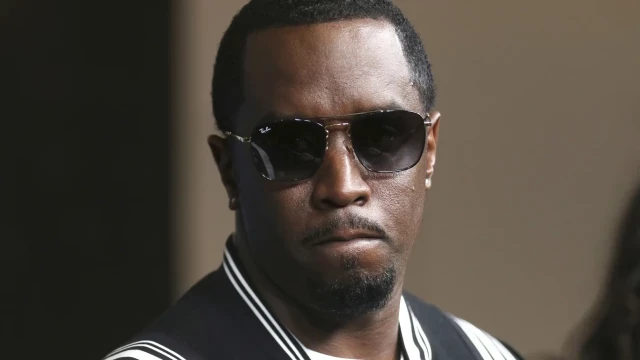 Una mujer acusa a Diddy Combs de violarla con 13 años en presencia de "dos famosos"