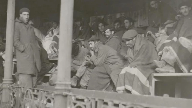 Cuando la plaza de toros de El Bibio fue una cárcel y llegó a tener mil presos: las fotos inéditas de cómo vivían