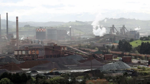 La alerta de los sindicatos de ArcelorMittal: «Nos tememos que estamos ante el principio del fin de la siderurgia integral en Asturias»