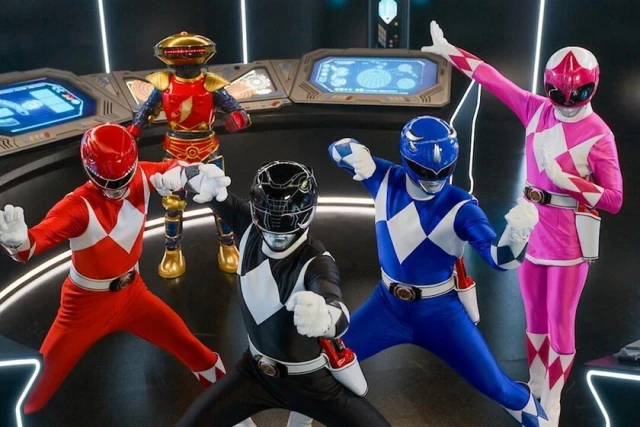 "Una puerta que se cierra": Hasbro subasta en internet cientos de trajes, máscaras y objetos de la serie de los Power Rangers