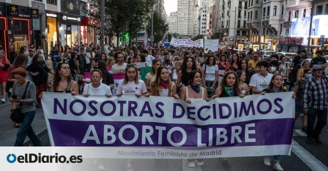 Un agujero en la regulación permite a las empresas saber el motivo de la baja en los abortos (semana 39 de gestación) y las reglas dolorosas