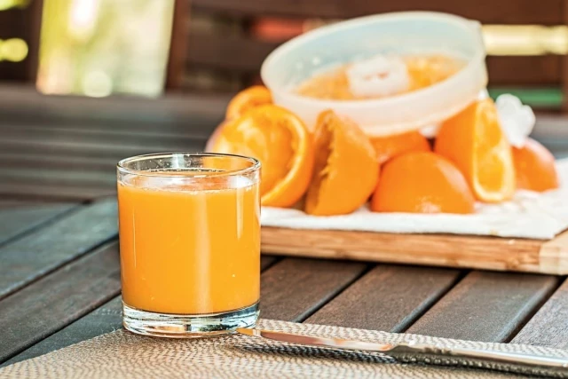 La vitamina C del zumo de naranja se conserva hasta 12 horas después de exprimirlo