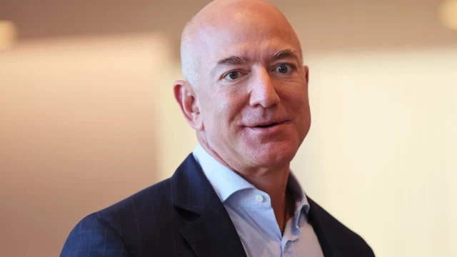 Jeff Bezos acaba con el respaldo del Washington Post a Kamala Harris, según informa el periódico (EN)