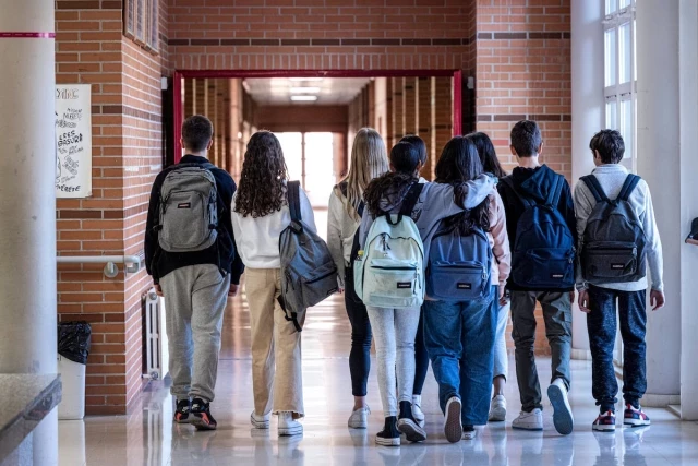 El malestar que no cesa en la educación pública valenciana:  Sindicatos, profesores, padres y madres convocan nuevas movilizaciones