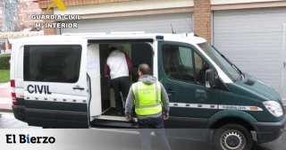 Detienen a un hostelero que llegó a usar una pistola para forzar a dos empleados sudamericanos a trabajar en El Bierzo