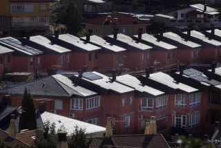 Por qué la mayoría de casas con placas solares se quedaron también sin electricidad en el apagón