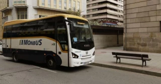 “Apartheid” en Monbus en Ourense: obligan a bajarse a ocho refugiados malienses